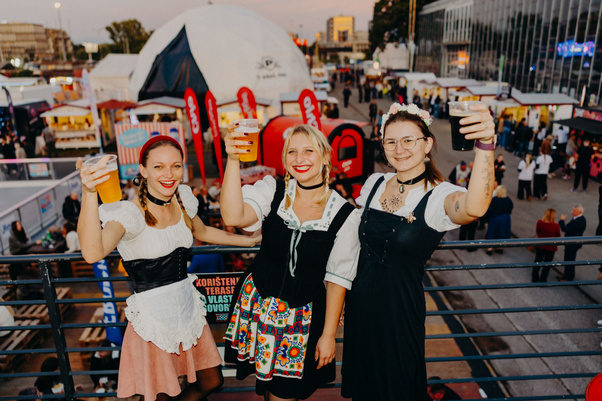 Krenuo je Oktobeer Fest, najveći festival zabave u Hrvatskoj! Krenuo je Oktobeer Fest, najveći festival zabave u Hrvatskoj!